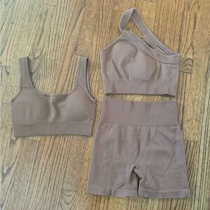 3 piece workout set never worn size small (with and without flash)
